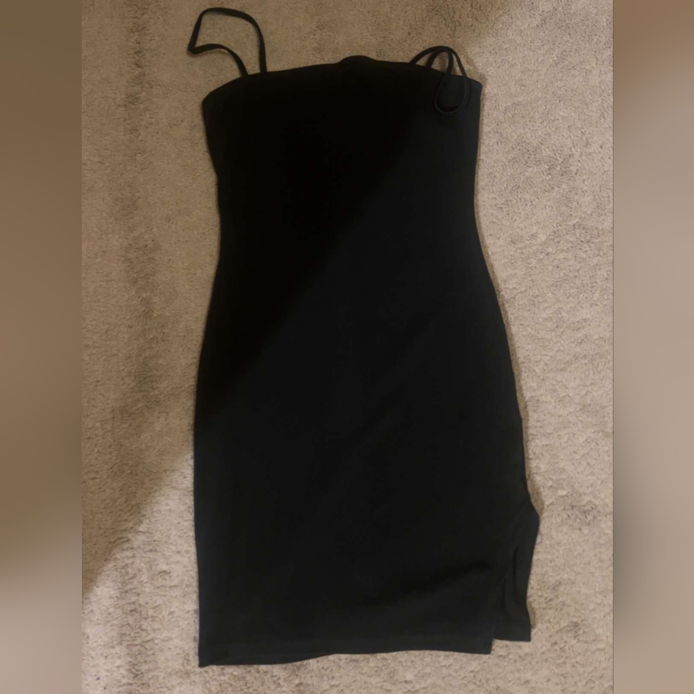 black bodycon dress